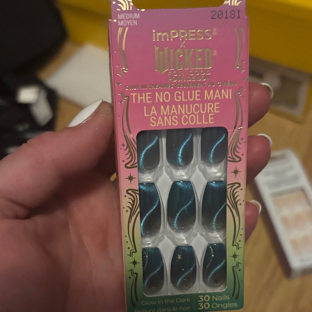 imPRESS Wicked Blue and Black Glow Nails